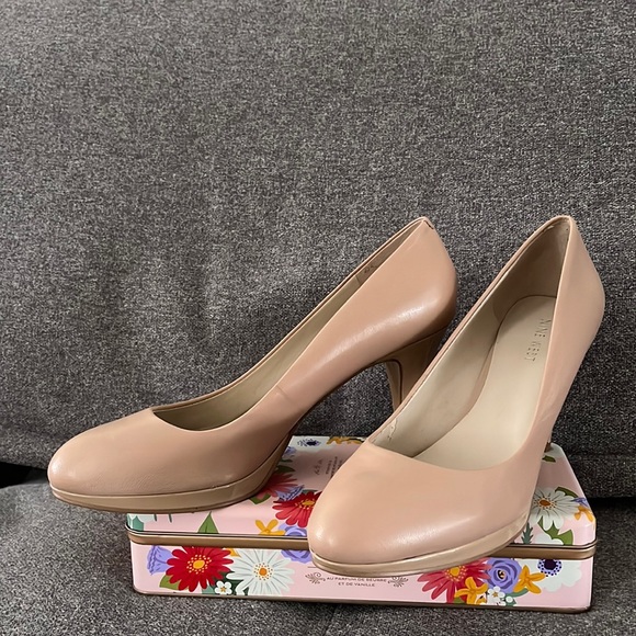 Nine West Nude Pumps, 1/2” platform with 3 1/2” Heel - Picture 1 of 4